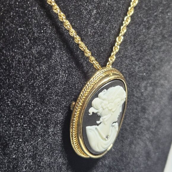 Vintage Avon Signed Cameo Pendant Brooch Gold Tone Chain Black White 24" - Picture 6 of 15